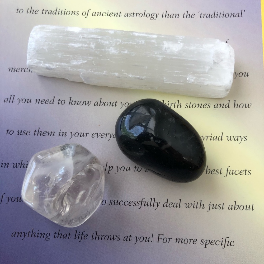 Crystal Healing Bundle ✨🔮 - Picture 3 of 8